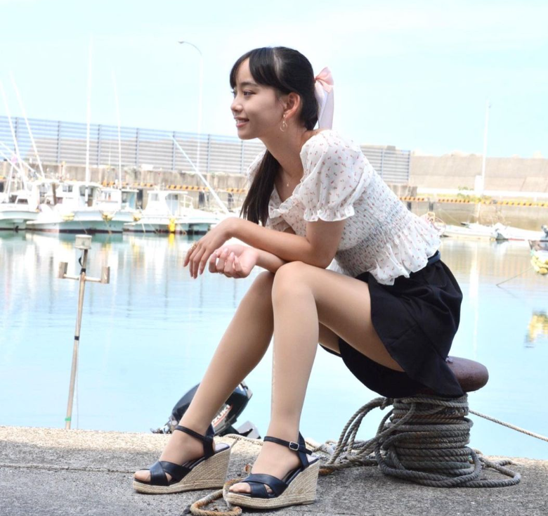 假面骑士歌查德女主新写真青春版刃唯阿演技有待提高身材真不错
