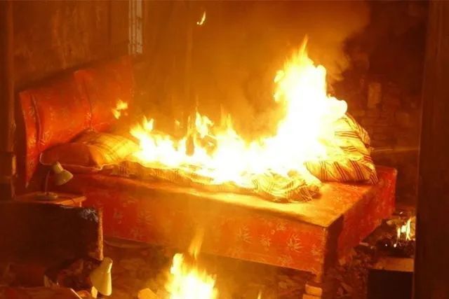 居民家庭火灾如何正确逃生?记住这些,关键时刻能救命!