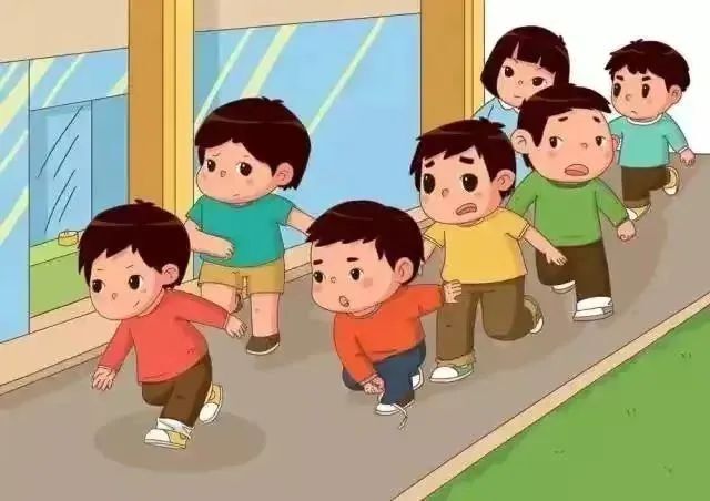 因上下楼梯发生拥挤摔倒受伤,涉及的学生第一时间送往医院接受检查