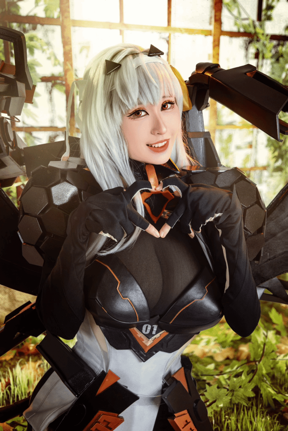 美女推主分享《星刃》女主cos照:傲人身材难掩!