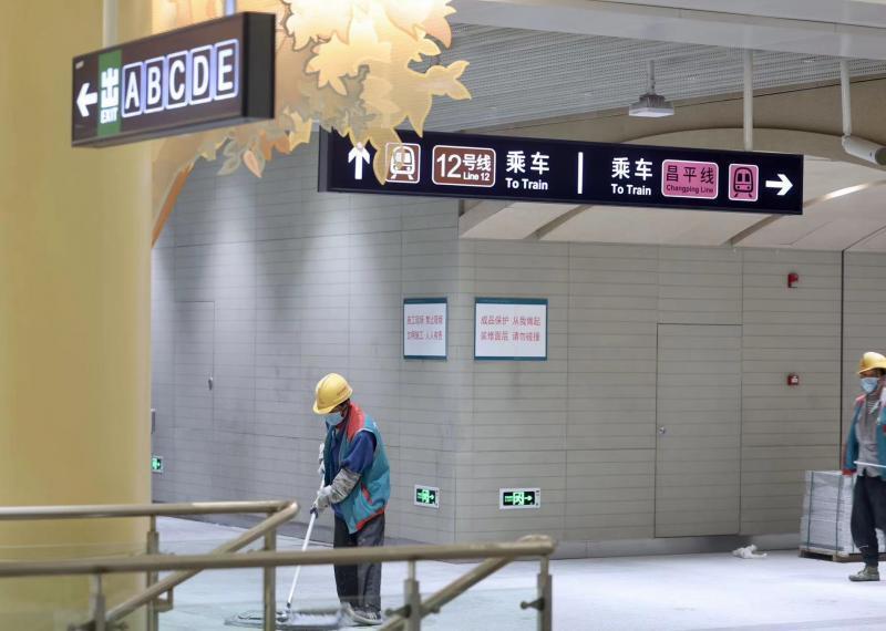 蓟门桥站位于北三环中路,是昌南线与12号线的换乘车站.