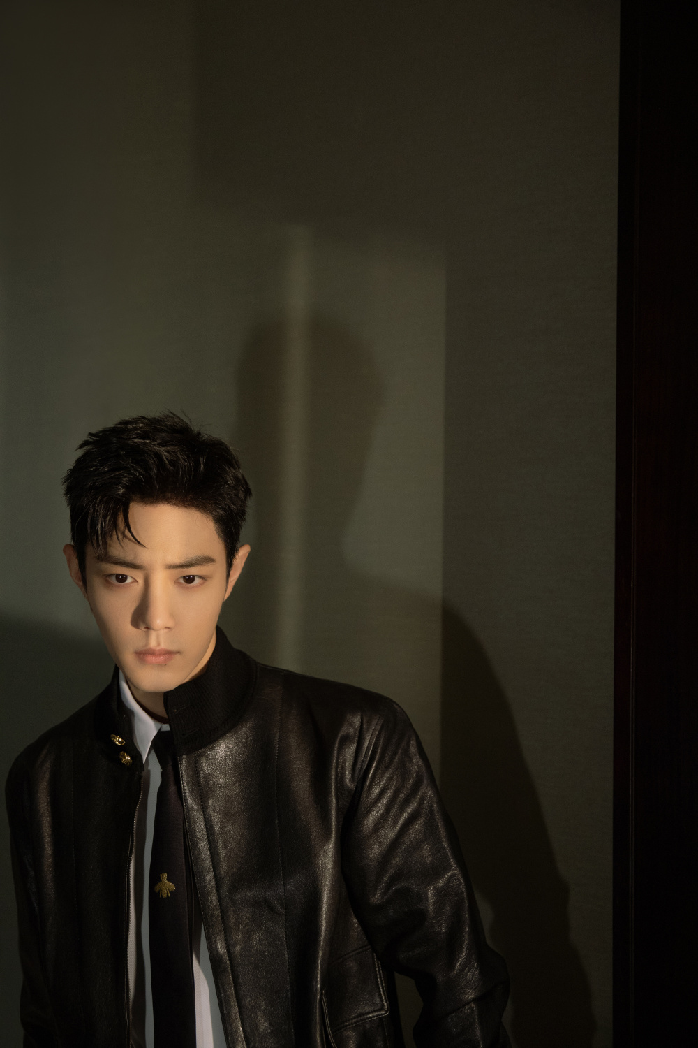 "皮衣战"回归,肖战皮衣造型你最pick哪个?_腾讯新闻