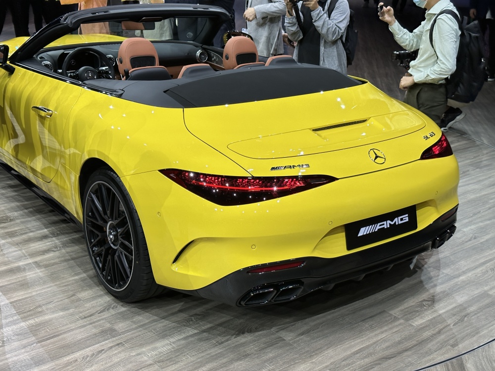 98万元,4.0t大v8,奔驰amg sl63敞篷跑车上市_腾讯新闻