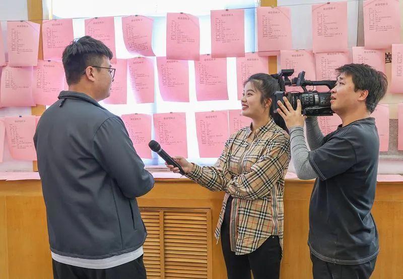 运城电视台"第一时间"记者在一线采访▲山西中医药大学附属晋中