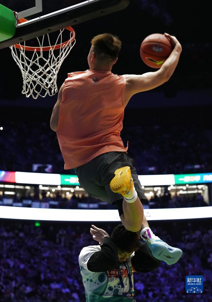 cba全明星杨浩获扣篮大赛冠军