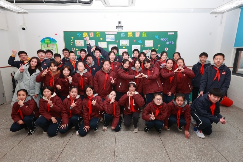7点刚过一会儿,上海音乐学院实验学校初三(2)班的班主任唐晨月早早
