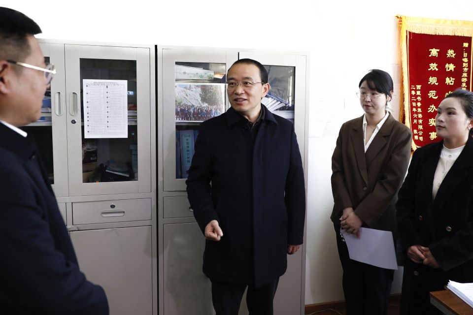 王方红在市文化和旅游局调研_腾讯新闻