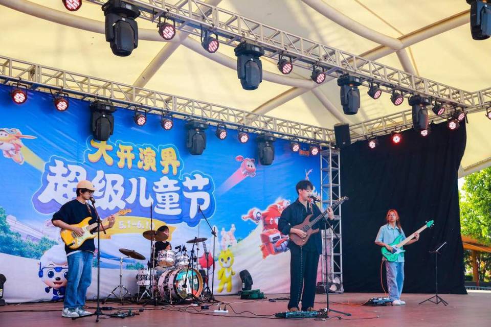 嗨玩江苏 |"五一"趣乐园撒欢  南京欢乐谷假期玩法多