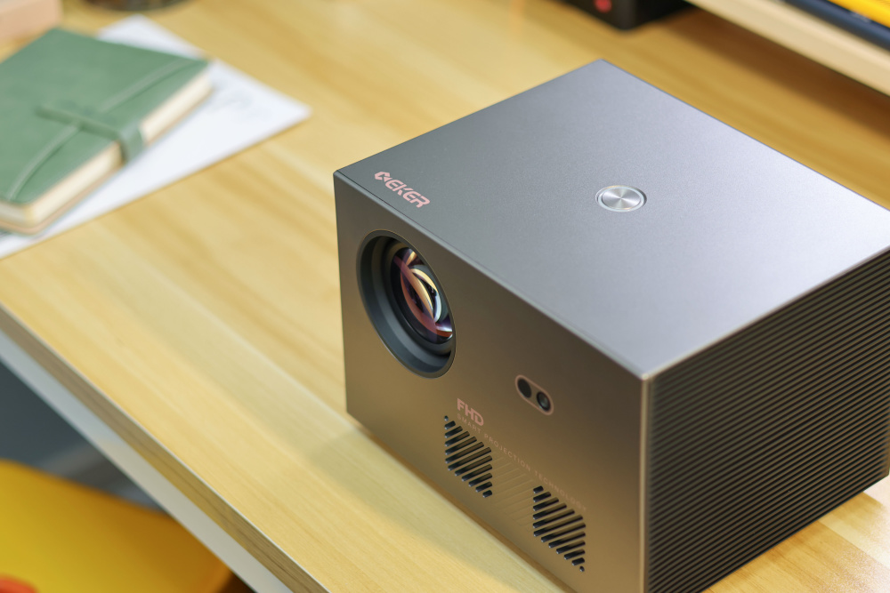 全密闭式光机,1080p物理分辨率,这款投影仪家用,商用我都十分推荐