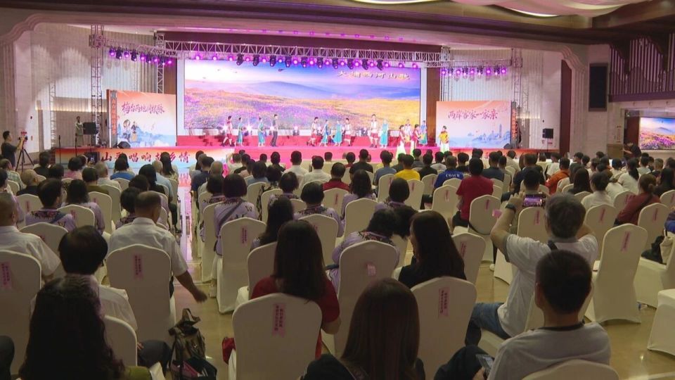 山歌唱响故乡情 海峡两岸客家山歌对唱交流晚会在梅州举办_腾讯新闻