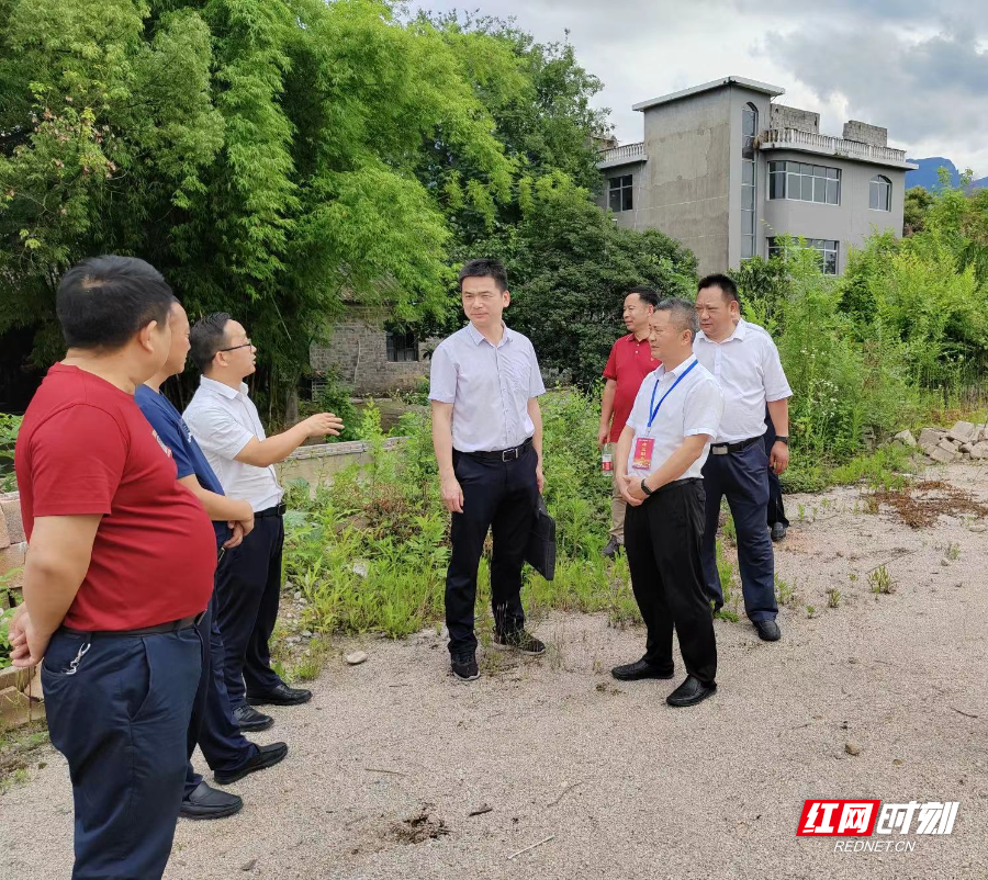 天门中学校长曾明敏图片