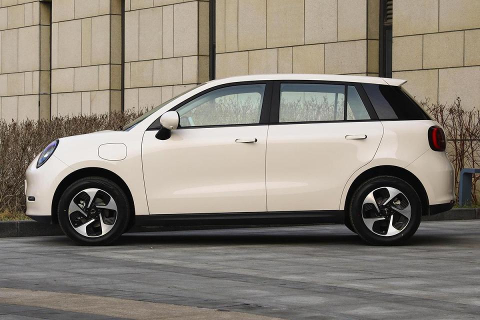 江淮新款代步小车上市,车长4025mm,5门5座,续航330km