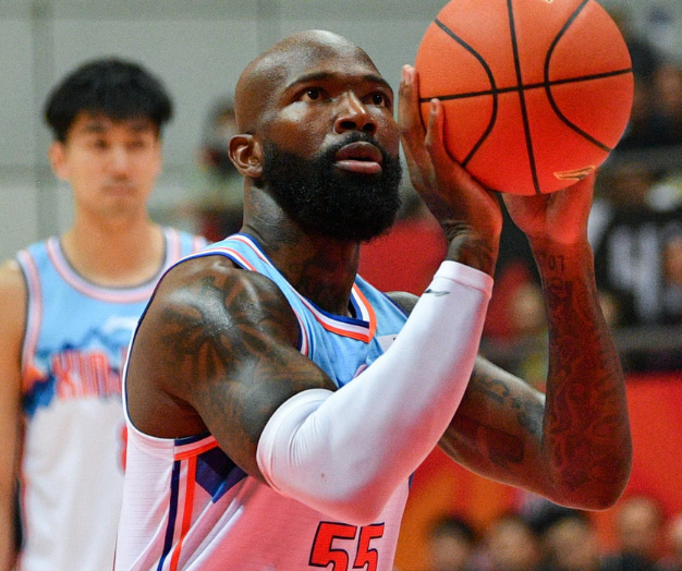 琼斯40 15 8加盟新疆最强战:多数据创新高造逆转 cba万分第三人-腾讯