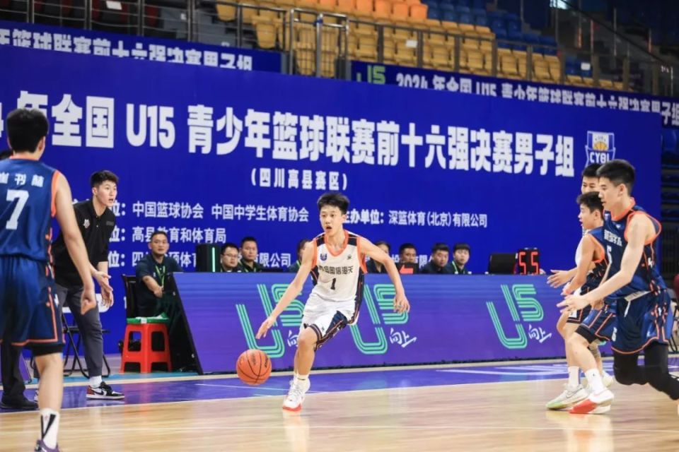 青岛国信海天72-69战胜阜新篮球学校