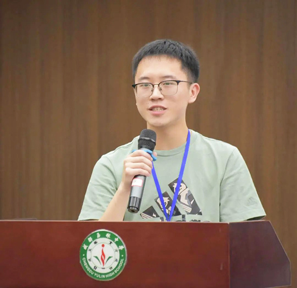 副校长郭朝辉在会议上代表四川师范大学表达了对成都玉林中学的感谢