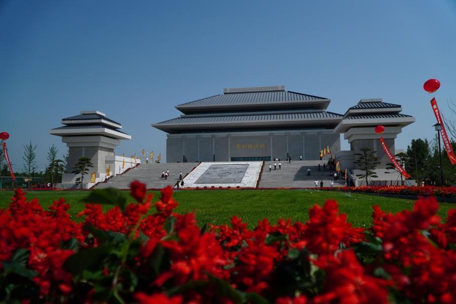 山东博物馆位于济南老城和新城区cbd之间的黄金地段.