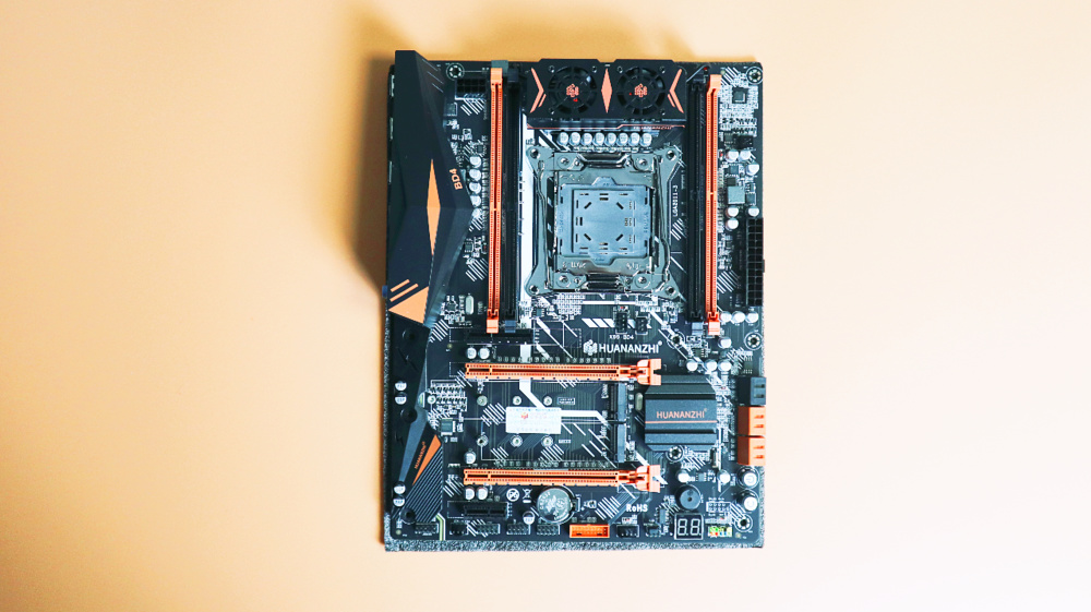 这款华南金牌x99主板bd4支持lga2011-3针处理器,由于我手里的是i5