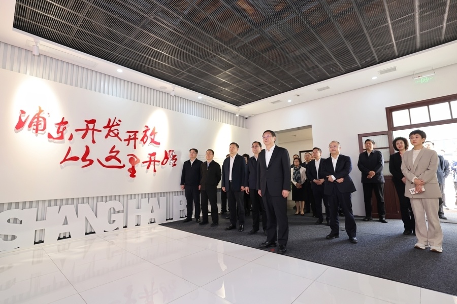 浦东开发陈列馆以体现浦东精神的艰苦创业故事为主线,通过这栋承载