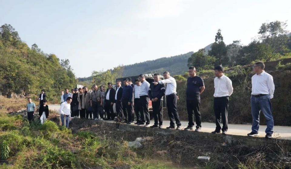 常委会主任卢世华等市五届人大代表和县人大常委会副主任刘登高,张炬