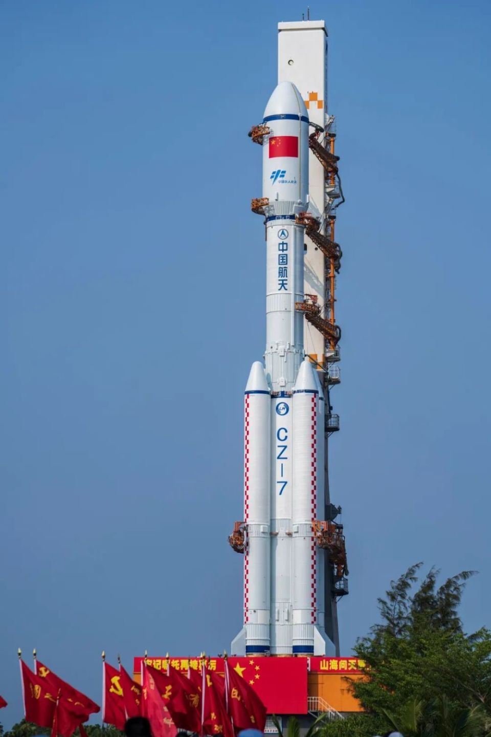 预热一下先来欣赏一波发射前的照片妥妥的"大国重器"近地轨道运载能力