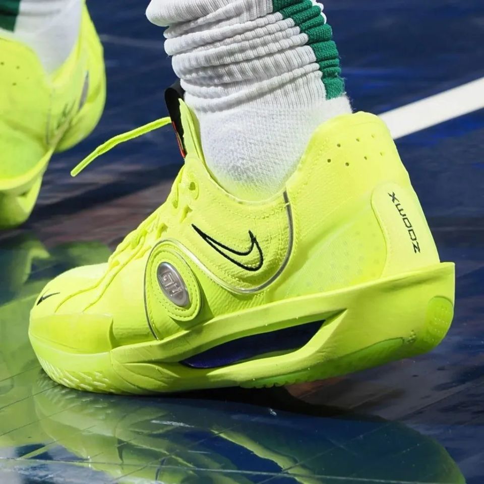 nike「蓝图战靴」亮相赛场!_腾讯新闻