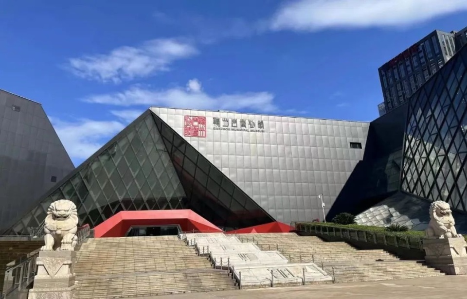 在沉稳内敛的赣州市博物馆,穿越时光,和历史的宝藏相遇.