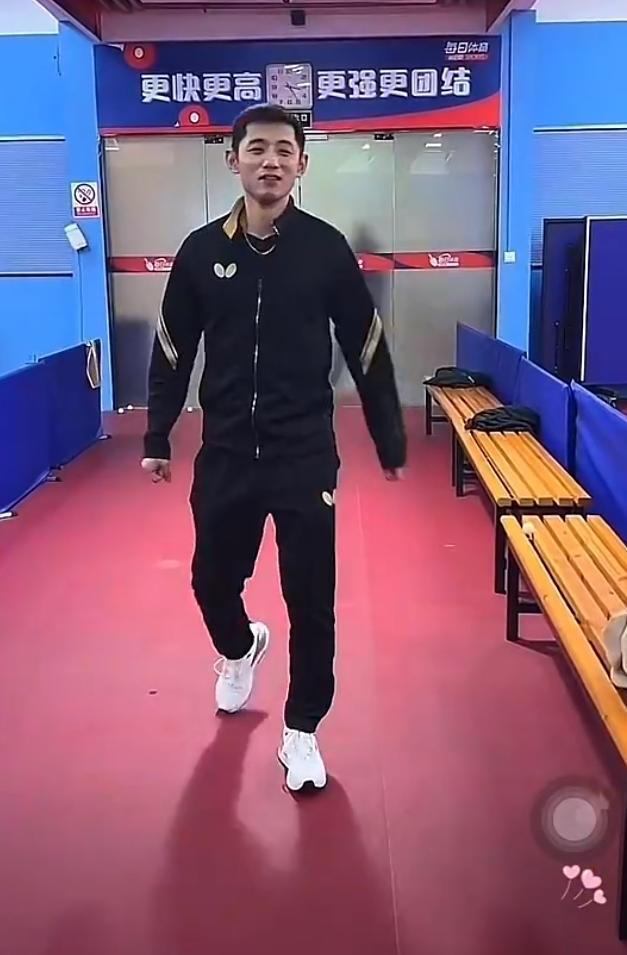 张继科开账号直播乒乓教学高级课程班学生30人学费为每月9800