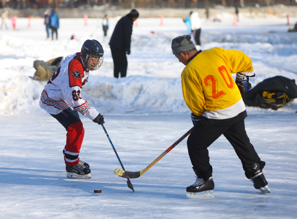 全民健身——沈阳:乐享冰球运动_腾讯新闻