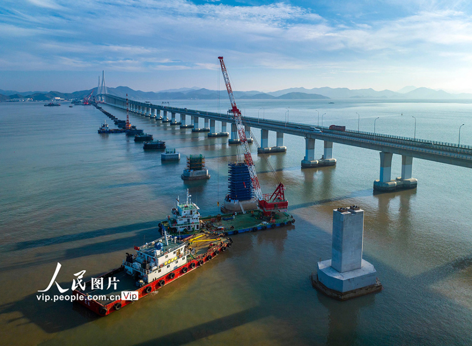 浙江宁波象山港跨海大桥建设忙