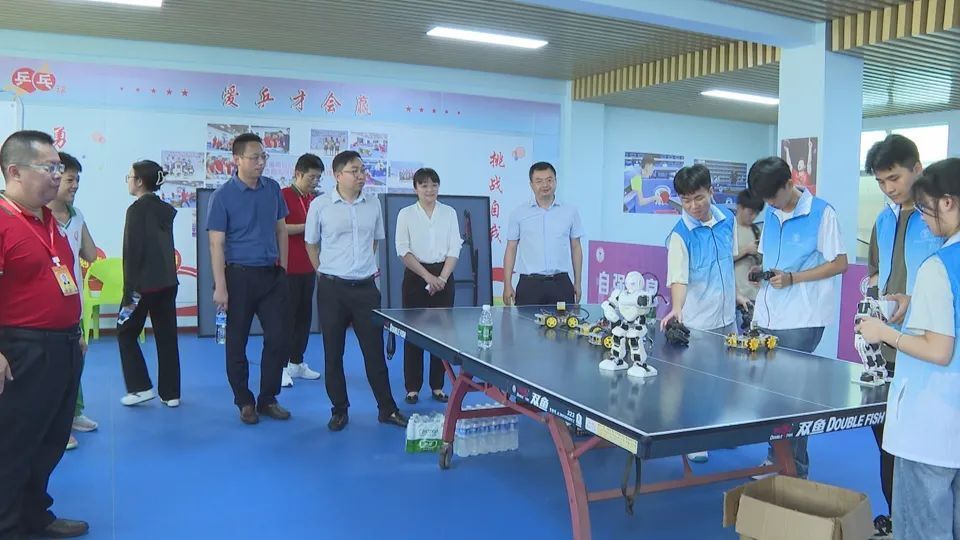 琼海市2024年"科普进校园"活动暨琼海市嘉积第三中学第一届"萌创"科技