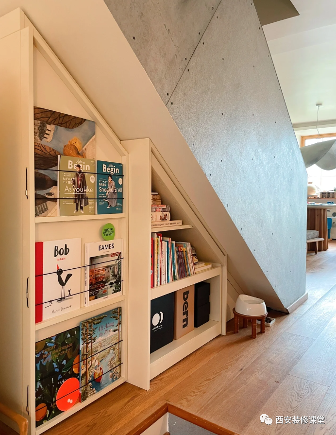 楼梯下书架设计,为爱书人打造梦想空间10.15