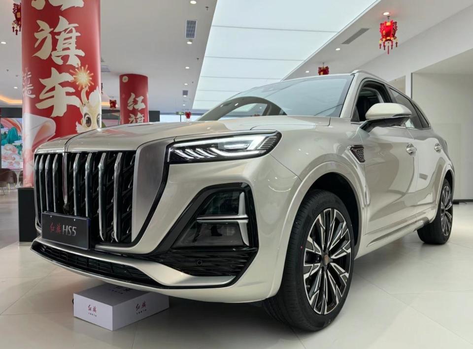 时尚大气的销量支柱,红旗hs5实车图发布_腾讯新闻