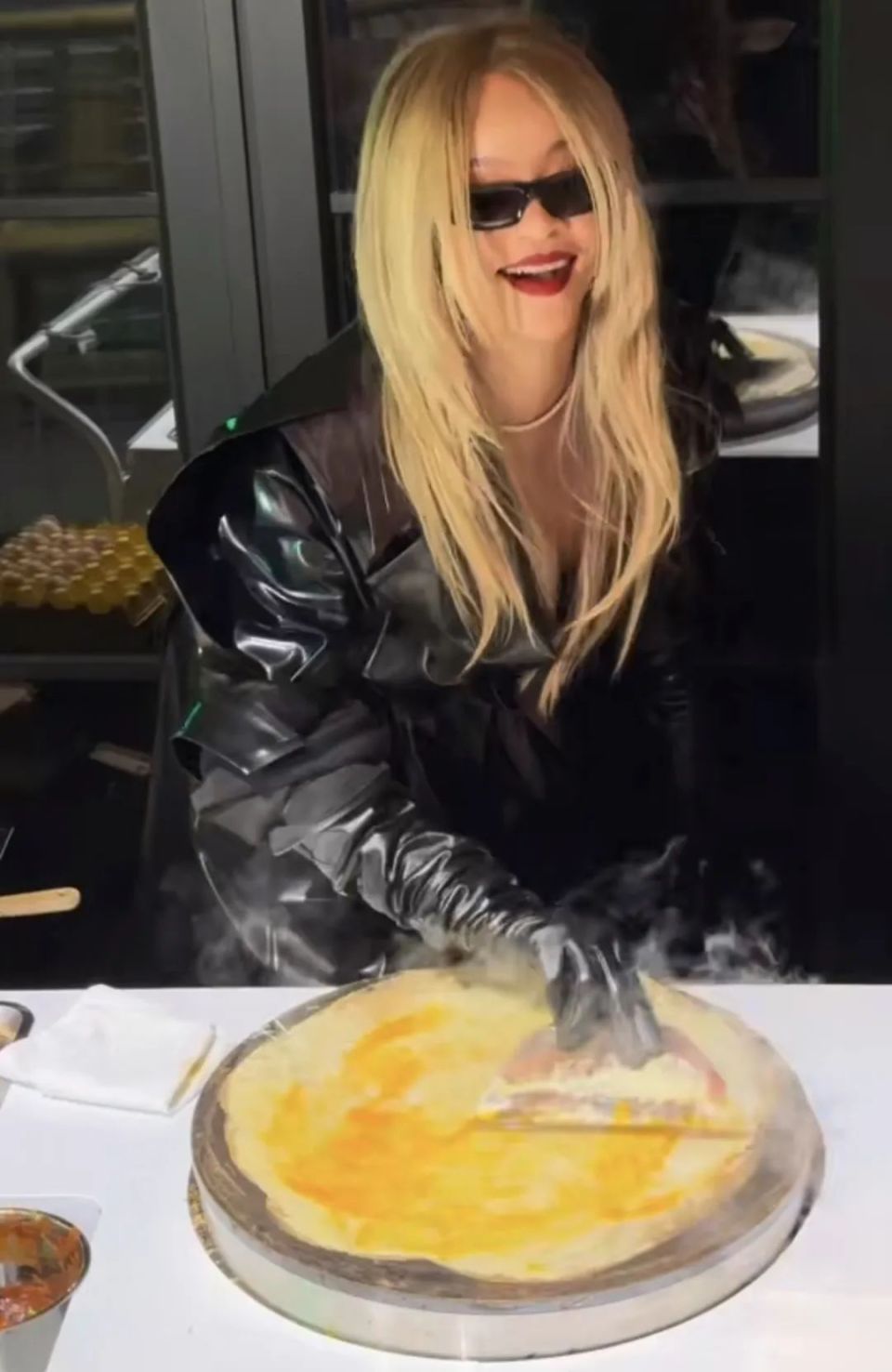 hailey bieber与selena gomez的腮红之战