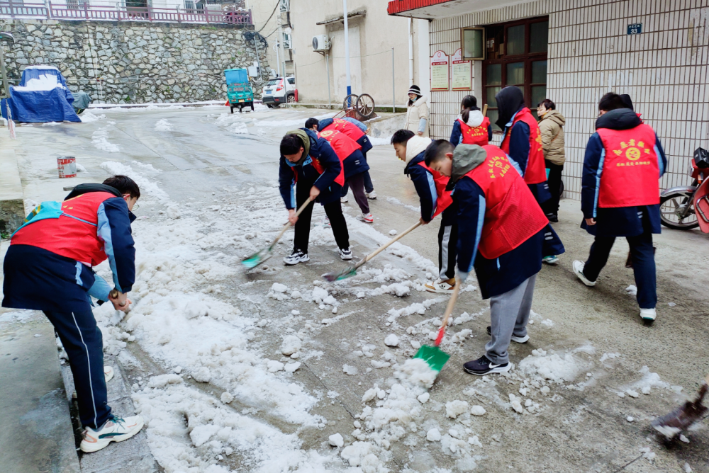 冬天学生志愿者图片图片