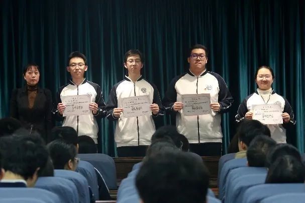 迎战一百天北京市第166中学高三年级举行高考倒计时百天誓师大会