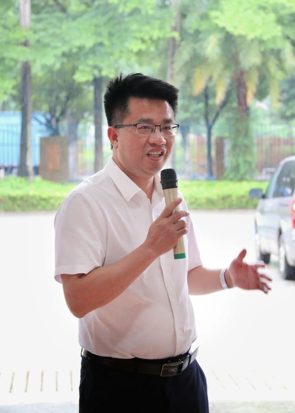 乐从中学党委书记申水源代表学校感谢上级领导长期以来的大力支持和