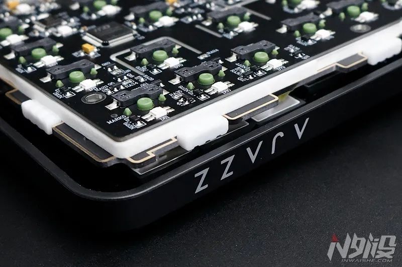 黑爵ak820 max三模机械键盘拆解评测