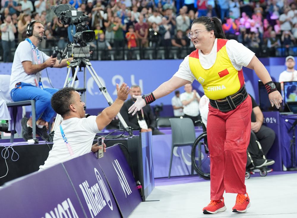 举重——韩淼雨夺得女子79公斤级冠军