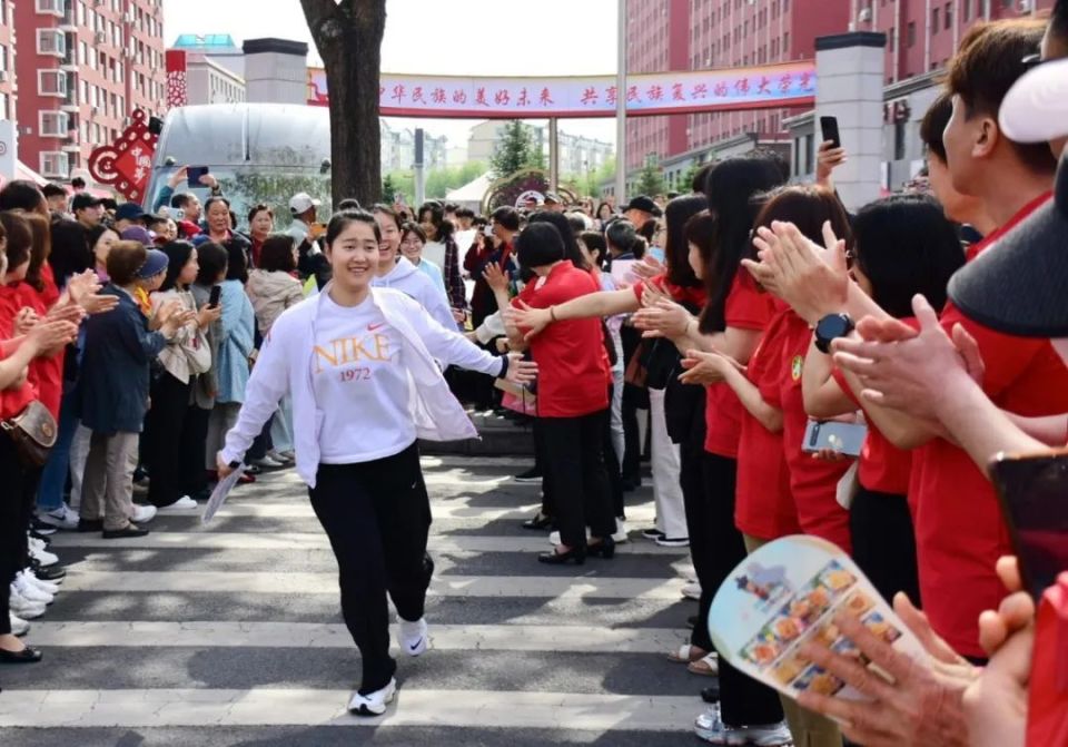 书写青春答卷 奔赴美好未来——2024高考首日侧记