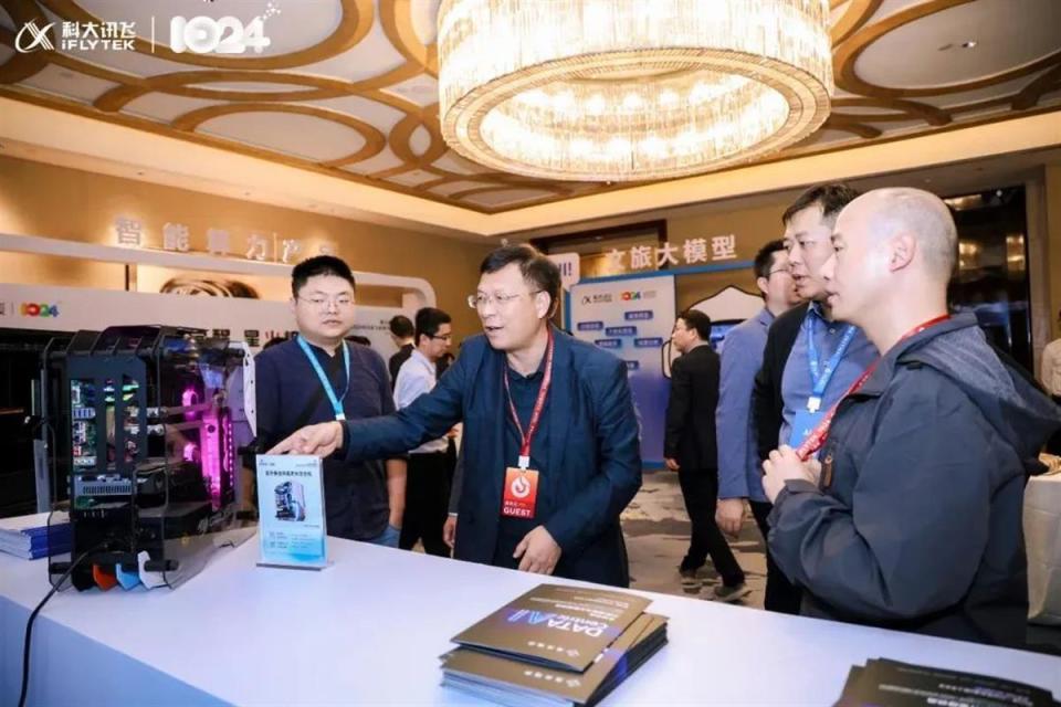 攀升科技全新国产AI算力工作站亮相全球1024开发者节_腾讯新闻