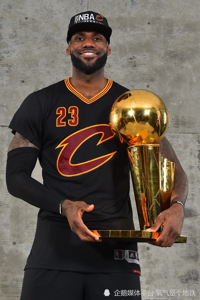 篮板排行_NBA现役篮板总数榜:仅两人过万一人力压中锋群领跑威少进前10
