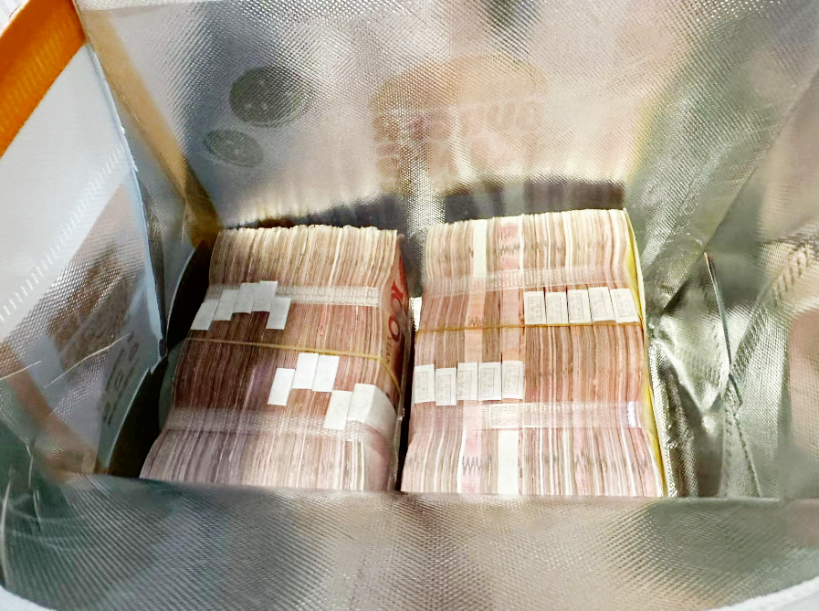 心真大啊外卖袋子里装20万元现金
