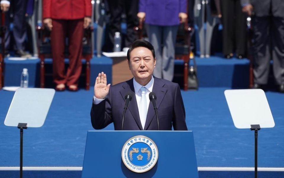 網(wǎng)易訂閱：2025新奧香港歷史開(kāi)獎(jiǎng)記錄媒體：超20萬(wàn)人請(qǐng)?jiān)笍椲酪a悅，一場(chǎng)內(nèi)斗難以避免