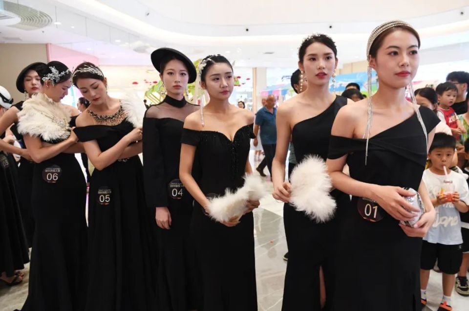 热辣较劲国际胸模大赛第二场海选20位佳丽激情pk场面惊艳