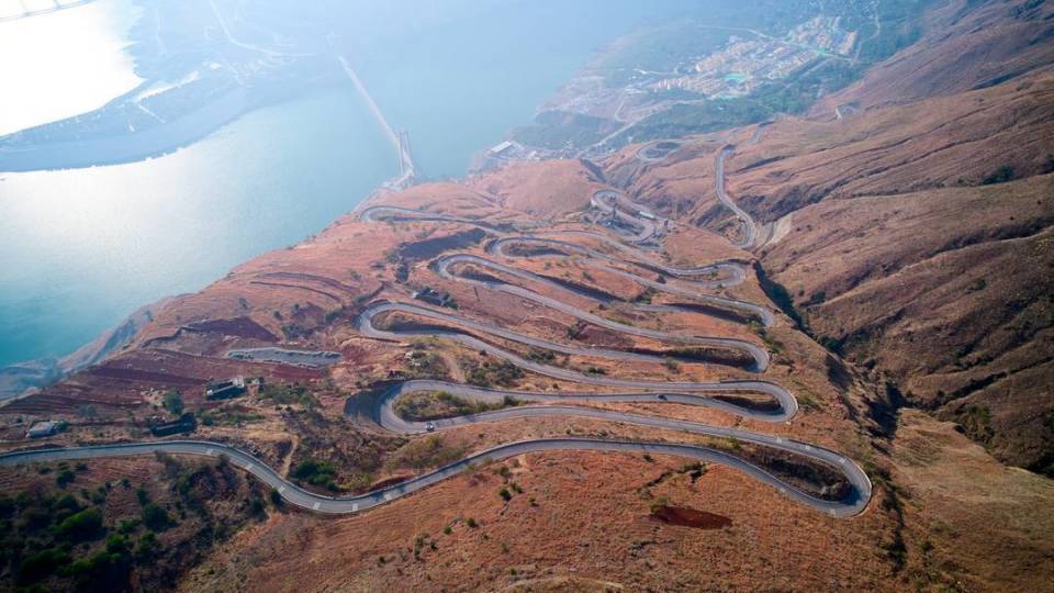 公路通到家门口 四川凉山会东县"四好农村路" 建设成效显著