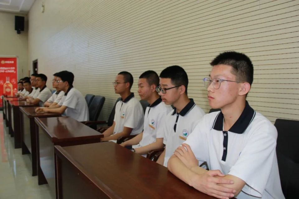 忻州一中举行"劲牌阳光学子"培养计划授牌仪式-腾讯新闻