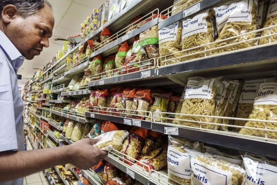 的孙悦从广州出发,中转迪拜,最后的目的地是非洲的几内亚首都科纳克里