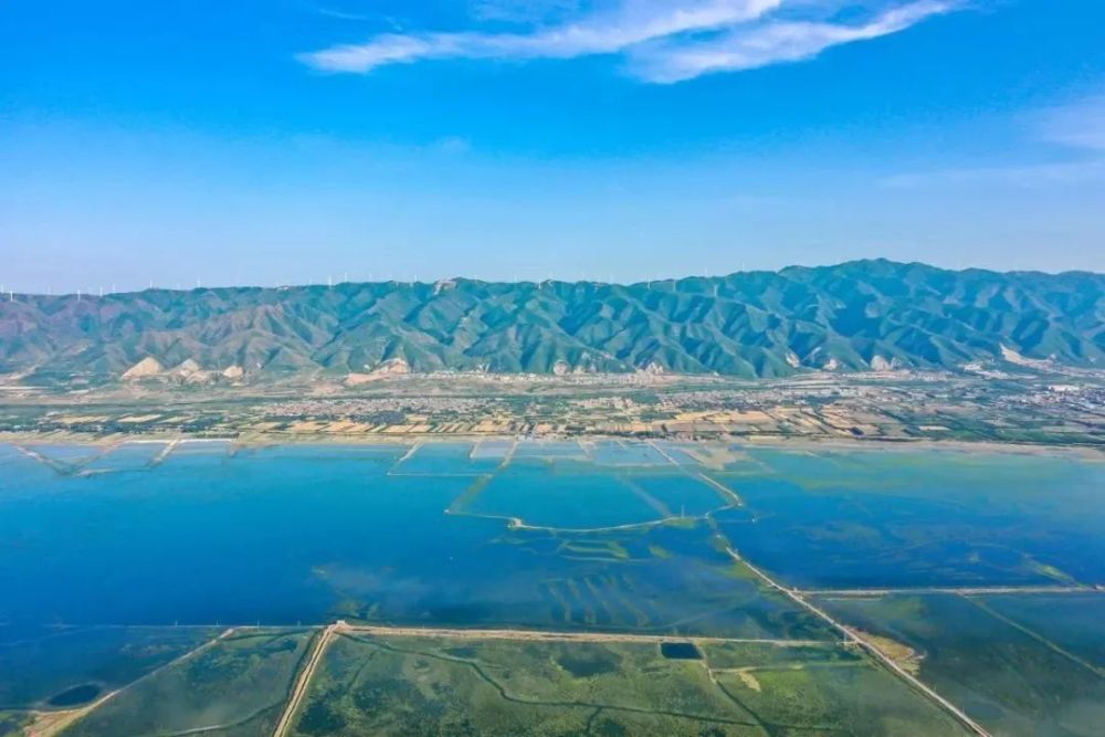 山西运城七彩盐湖滋养千年文明