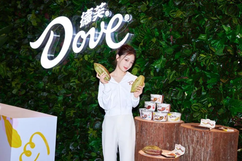 周冬雨代言的德芙,用"愉悦"释放品牌力_腾讯新闻