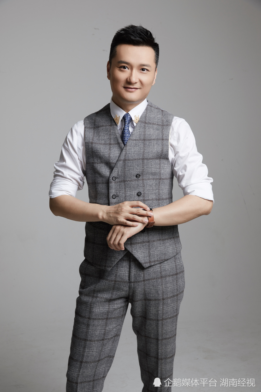 人物特征:地道的长沙伢子,此前是《辽宁新闻联播》的主力男主播,2013